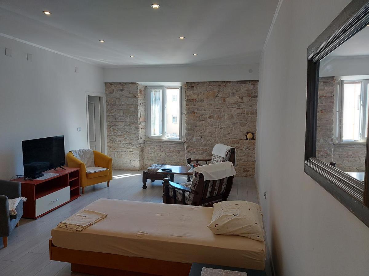 Apartment Irma Pula Luaran gambar