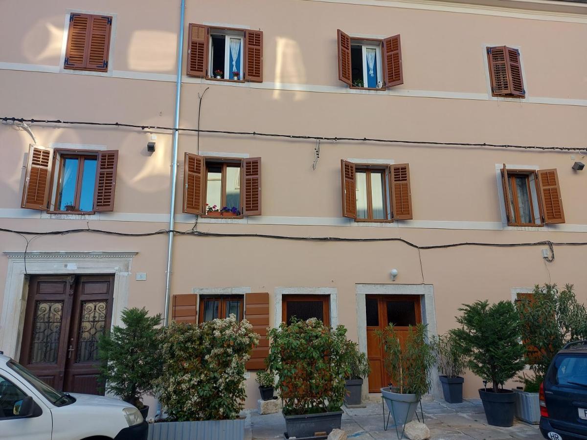 Apartment Irma Pula Luaran gambar